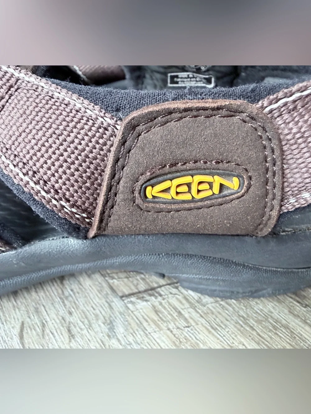 KEEN Men’s 8.5 Brown Closed Toe waterproof Hiking Sport Sandals